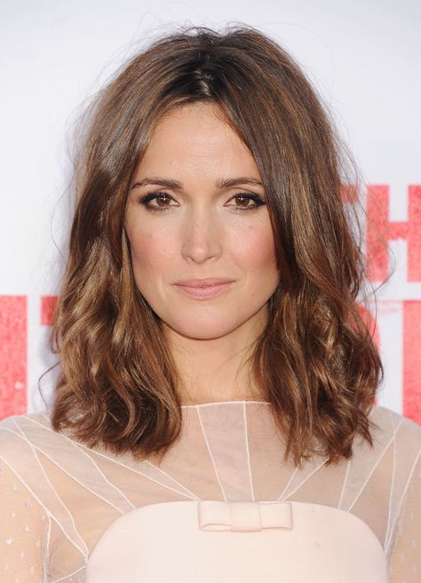 Rose Byrne Hair, French Beauty Secrets, Rose Byrne, Flat Iron Curls, Color Season, Midlength Haircuts, Celebrity Makeup Artist, Beauty Tips For Skin, Mid Length Hair