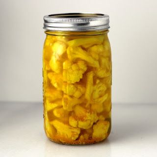 Spicy Pickled Cauliflower, Pickled Cauliflower Recipe, Beginner Canning, Canning Veggies, Pickled Recipes, Pickled Cauliflower, Cauliflowers, Canning Pickles, Pickled Eggs