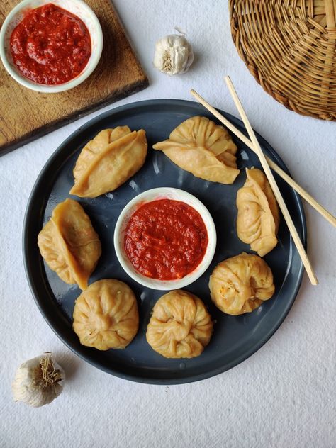 Momos Photoshoot, Veg Momos, Food Shoot, Cafe Idea, Rangoli Side Designs, Vegetarian Fast Food, Vegetarian Snacks Recipes, Food Advertising, Vegetarian Snacks