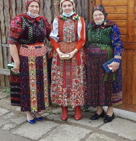 Hungarian Traditional Dress, Hungarian Traditional Clothing, Hungarian Aesthetic, Hungarian Dress, Cultural Costumes, Hungarian Clothing, Hungarian Culture, Hungarian Fashion, Dolls Ideas