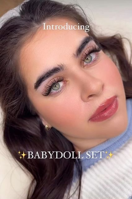 Wedding Day Lash Extensions, Eyelash Extensions Doll Eye Style, Eyelash Extension Wet Look, Lash Extensions Styles Volume Doll Eye, Wet Full Set Lashes, Eye Lash Extensions Styles Natural Wispy, Yy Lashes Look, Round Eye Eyelash Extensions, Wispy Doll Eyelash Extensions