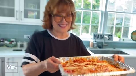 The View - Joy Behar Makes Her Famous Lasagna Joy Behar, Lasagna Rollups, Chris Cuomo, Lasagna Rolls, The Daily Show, Roll Ups, Lasagna Recipe, Good Morning America, Girl Mom