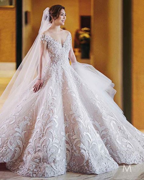 Dress: Mak Tumang Mak Tumang, Famous Wedding Dress Designers, Bellas Wedding, Prenup Photos, Sweetheart Wedding Gown, Latest Wedding Gowns, Famous Wedding Dresses, Crystal Wedding Dress, Popular Wedding Dresses