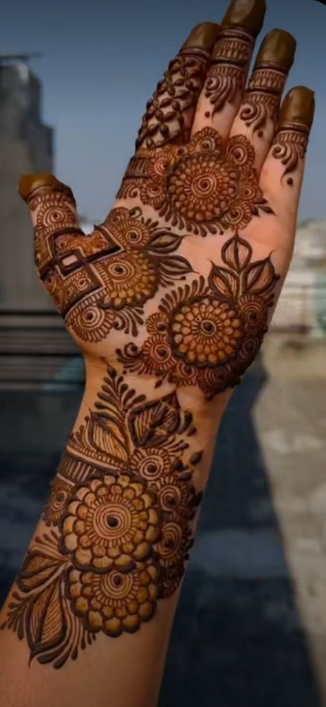 Eid Mehndi Designs Arabic, Kids Mehndi Designs, Beautiful Simple Mehndi Design, Mehndi Design Simple, Eid Mehndi, Front Mehndi Design, Designs Mehndi, Circle Mehndi, मेहंदी डिजाइन