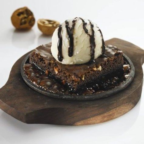 Warm brownie and vanilla ice cream, Global Brownie Photography, Brownie With Ice Cream, Sizzling Brownie, Hot Chocolate Brownies, Ice Cream Photography, Ice Cream Parlour, Brownie Ice Cream, Food Poster Design, Chocolate Syrup