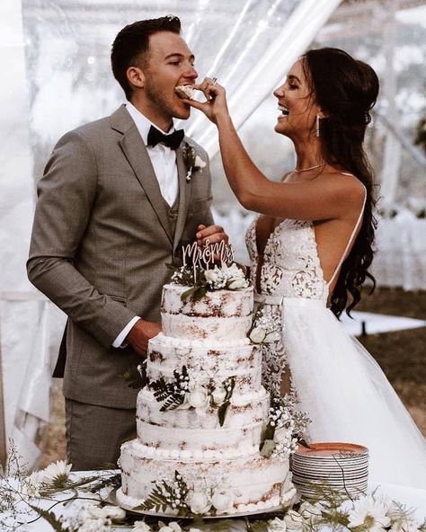 Love every detail of this shot from @ayeh.kphotography! The bride, the groom, the cake!🤩 ​ ​📸 : @weddingdayready ​Photography: @ayeh.kphotography Creative Wedding Photo, Wedding Picture Poses, Wedding Photography Styles, Wedding Photos Poses, Bridesmaids And Groomsmen, Gorgeous Wedding Dress, Wedding Photography Poses, Best Wedding Dresses, Best Wedding Photographers