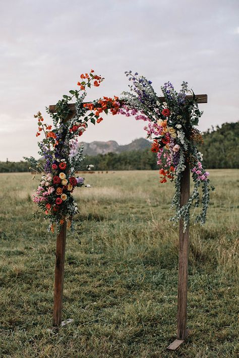 Wooden Flower Wedding Arch, Rustic Flower Arch Wedding, Fall Boho Wedding Flowers Arch, Vintage Table Wedding Decorations, Floral Arch For Wedding, Wedding Arch Flowers Wildflowers, Whimsical Wedding Altar, Floral Arrangements Backdrop, Cross Arbor Wedding Fall