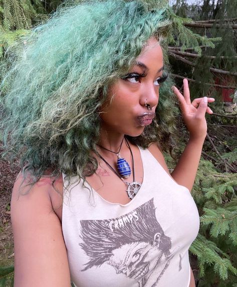 Teal Curly Hair, Turquoise Outfit Aesthetic, Nya Core, Adore Hair Dye, Blonde Afro, Dyed Curly Hair, Color Streaks, Cute Hair Colors, Teal Hair