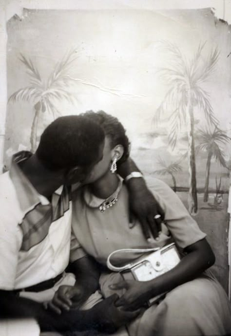 CultureSOUL: The African American Couples - c. 1920s-1950s  Vintage black love. Couples Vintage, Couple Noir, African American Couples, African Love, Vintage Couples, Vintage Black Glamour, Black Photography, Black Love Couples, Black Families