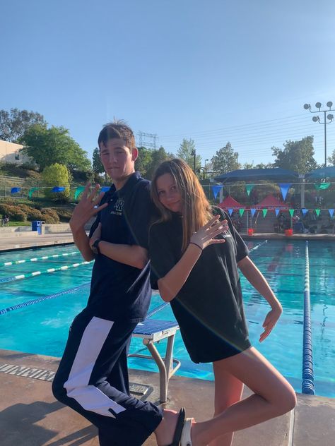 Swimmer Couples, Swimming Poses, Swim Inspiration, Swimming Aesthetic, Swimming Photos, Swimming Motivation, Swimming World, Swimmers Life, Competitive Swimming