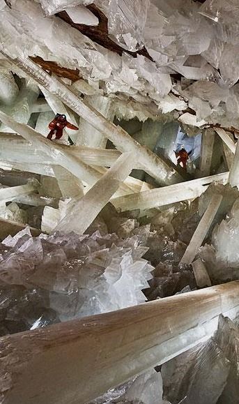 Crystal Cave Mexico, Selenite Crystals, Matka Natura, Chihuahua Mexico, Crystal Cave, Crystal Formations, Selenite Crystal, Minerals And Gemstones, Natural Phenomena