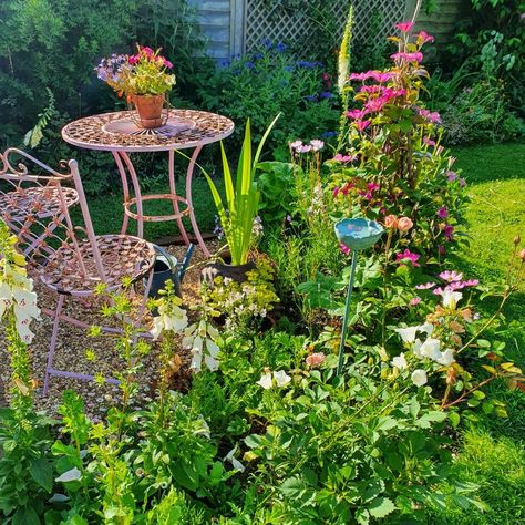 Garden Bistro Area, Seating Area In Garden, Bistro Seating, Garden Redesign, Garden Seating Area, Garden Seating, Bistro Set, Covered Patio, Bird Bath