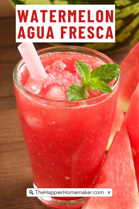 Looking for watermelon agua fresca? Agua Frescas are simple fruit drinks made with fruit blended with water, lime juice and sugar. They are simple, refreshing drinks perfect for summer entertaining! Also recipes for canteloupe agua fresca, strawberry agua fresca, and cucumber agua fresca! Mexican Watermelon, Aqua Fresca Recipes, Fresca Drinks, Watermelon Recipes Drinks, Watermelon Agua Fresca, Glace Fruit, Agua Fresca Recipe, Watermelon Cooler, Watermelon Water