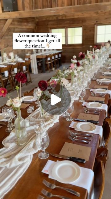 Windflower • Wedding Florist on Instagram: "Q: How many bud-vases per guest table? Let’s dive in! A typical harvest table is 8ft long and sits about 8-10 guests depending on the venue layout. This video shows 6 budvases / 8ft table with about 2-4 flowers in each vase with a colour scheme made up of 3 colours: burgundy, dark pink, and light pink. We like to use about 6-8 budvases / table but many factors come into play involving other decor on the table. If the table has minimal decor we’ll aim for more, If a table has candles, runners, charger plates, large favours, you can get away with less. Here are some common trends I see pertaining to bud-vases: 1. “The full and lush single white rose” look. To achieve this look, you need a lot of bud-vases all the same height, and gently How To Decorate Long Tables Wedding, How Many Bud Vases Per Table, Bud Vases And Candles Centerpiece Long Table, Bud Vases On Long Table, Candles And Bud Vases Long Table, Bud Vases Rectangle Table Wedding, Bud Vase Long Table, Wedding Bud Vases Long Table, Bud Vase Centerpiece Long Table