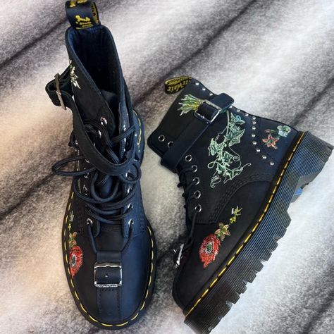 Dr Martens Gomez Wild Botanics Black Maldova Wp Leather Embroid Stud Combat Boot Nwt Msrp $225 Womens Size: 6 (Euro 37) Brand New Never Worn- Shoe Box Is Missing It’s Lid And Will Only Send With If Requested Sold Out Online & Rare These Are So Pretty And The Details- Embroidery, Studs And Buckles.. *Chefs Kiss* Accepting Offers Jadon Platform Boots, High Cut Shoes, Combat Boot Outfits, Doc Martens Women, Heel Combat Boots, Boots Diy, Studded Combat Boots, Floral Combat Boots, Knee High Platform Boots