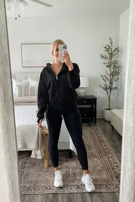 Athleisure Outfits Dressed Up, Cute Athletic Wear Outfits, Athleisure Outfits College, Casual Soccer Mom Outfits, Fall Activewear Outfits, Boho Athleisure Outfits, Work Athleisure Outfits, Warm Athletic Outfits, Fall Gym Outfit