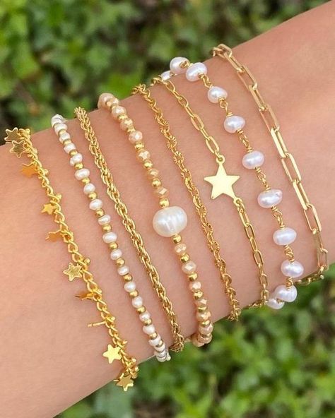 قلادات متدلية, Preppy Jewelry, Pretty Jewelry Necklaces, Video Tiktok, Wrist Jewelry, Beads Bracelet Design, Jewelry Accessories Ideas, Jewelry Fashion Trends, Jewelry Essentials