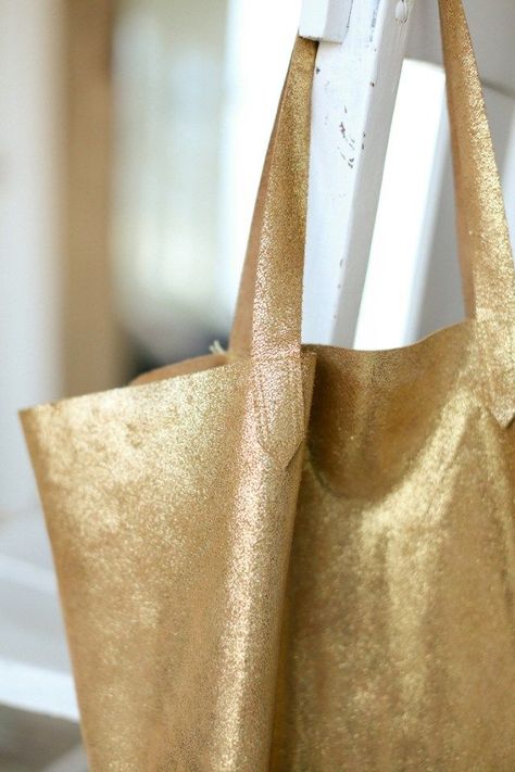 Buy or DIY | Leather Tote Bag Tutorial | Sewbon | A Sewing + DIY Blog | Bloglovin’ Diy Leather Tote Bag, Diy Leather Tote, Sac Tote Bag, Tote Bag Tutorial, Bag Sewing, Diy Handbag, Bag Tutorial, Gold Bag, Bags Tutorial