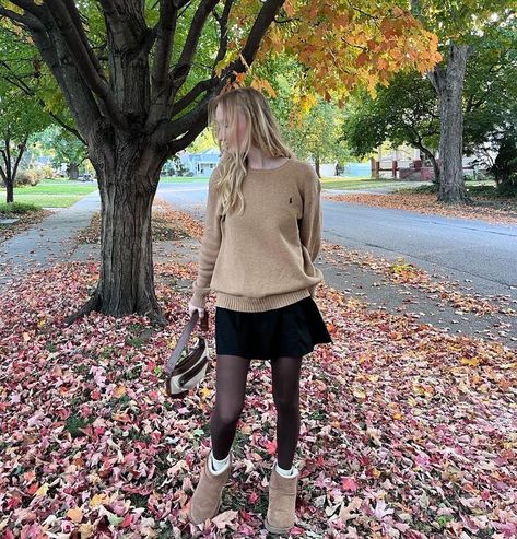 Ugg Boot Skirt Outfit, Skirt And Uggs Outfits Winter, Ugg Boots Skirt Outfit, Ugg Boots With Skirts, Autumn Ugg Outfit, Autumn Outfits Ugg Boots, Ugg Boots And Skirt Outfit, Uggs With Tights, Autumn Outfits With Uggs