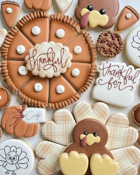 Give Thanks Cookies Decorated, Thanksgiving Platter Cookies, Turkey Platter Cookies Decorated, Thankful Cookies Decorated, Turkey Platter Cookies, Personalized Thanksgiving Cookies, Royal Icing Cookies Thanksgiving, Thanksgiving Cookie Sets, Cookie Decorating Fall