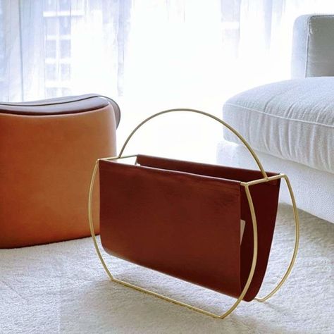 Light luxury personality Scandinavian metal leather magazine rack beautiful and practical sofa corner storage storage _ - AliExpress Mobile Sofa Organizer, Leather Magazine Rack, Living Room Stands, Metal Living Room, Sofa Corner, Corner Storage, Integrated Handles, Magazine Holder, Nordic Modern