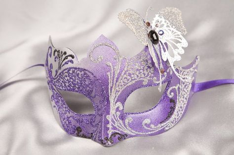 Half face mask, lilac in colour and looks quaint and would look perfect with a dress of a similar colour. Purple Masquerade Mask, Butterfly Masquerade Mask, Purple Masquerade, Lavender Mask, Beautiful Masks, Masquerade Ball Masks, Masquerade Outfit, Costume Venitien, Masquerade Theme