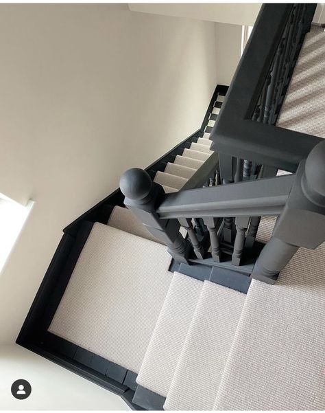 Black Painted Stairs, Dark Staircase, Stairs And Hallway Ideas, Black Staircase, Stairs Landing, Staircase Landing, Black Stairs, Painted Staircases, White Stairs