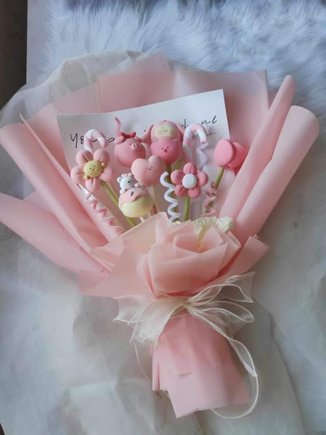 Clay Flower Bouquet, Clay Bouquet, Quick Diy Gifts, Kerajinan Diy, Diy Bouquet Wrap, Diy Clouds, Diy Gift Set, Tanah Liat, Clay Diy Projects