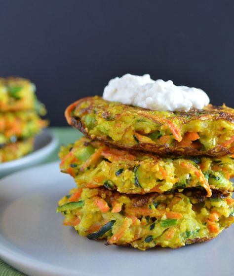 Cornmeal Fritters, Healthy Nibbles, Cornmeal Recipes, Veggie Fritters, Fritter Recipes, Crushed Garlic, Light Lunch, Side Recipes, Veggie Dishes