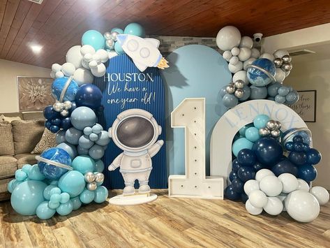 Houston, We have a 1 year old! Thanks to mommy for choosing us for Lennox’s 1st birthday A super cute Astronaut space theme with custom… | Instagram Houston We Have A One Year Old Decor, Planet Piñata, Houston We Have A One Year Old, Astronaut Theme Birthday Party, Astronaut Birthday Theme, 1st Bday Themes For Boys, Boy Birthday Themes, Balloon Planets, Space Party Ideas