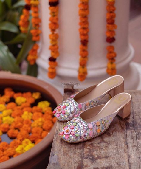 Bridal Footwear Indian Heels, Bridal Footwear Indian, Indian Heels, Fizzy Goblet, Bridal Sandals Heels, Indian Sandals, Bridal Footwear, Meet Cute, Mehendi Ceremony