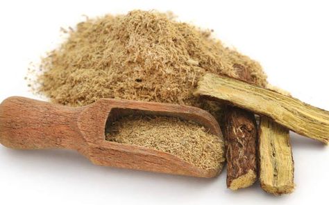 Licorice root extract, or Glycyrrhiza glabra extract, can do wonders for your skin. From skin brightening to anti-aging, you can also use it to treat skin conditions like acne, eczema, and rosacea. This article explains the benefits of licorice root extract for your skin. Licorice Root Benefits, Licorice Plant, Treating Hyperpigmentation, Home Remedies For Hair, Licorice Root Extract, Homemade Remedies, Lighten Skin, Herbal Extracts, Licorice Root