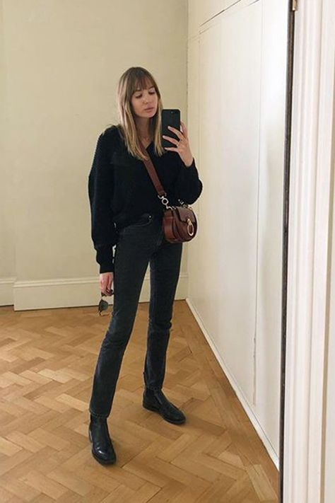 How to wear flat boots: match ankle boots with bottoms Outfits With Flat Boots, Black Flat Boots Outfit, Black Ankle Boots Outfit Dressy, Flat Ankle Boots Outfit, Flat Boots Outfit, Black Ankle Boots Outfit, Shoe Outfits, Black Flat Ankle Boots, Lizzy Hadfield