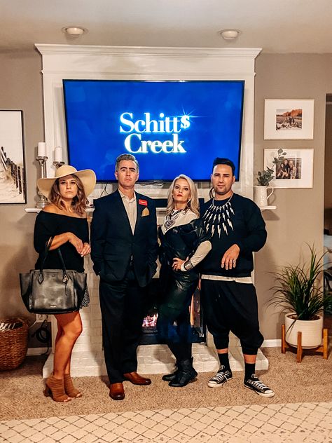 Schitts Creek Costumes, David And Alexis Costume, Schitts Creek Halloween Costume, Schitts Creek Costume, List Of Halloween Costumes, Witches And Warlocks, Creative Halloween Costumes Diy, Rose Costume, Halloween Costumes Friends