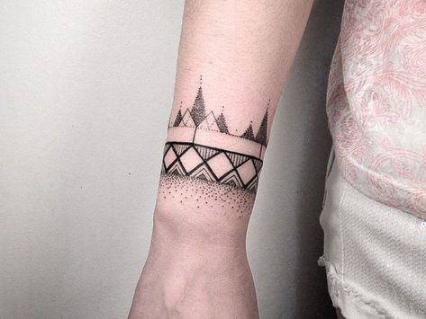 #Wrist #tattoos are becoming quite #popular nowadays especially among #females. #side wrist #tattoos, wrist #bracelet tattoos, #wrist tattoos #pain Wrist Tattoos Girls, Wrist Bracelet Tattoo, Unique Wrist Tattoos, Tatuagem Masculina Pequena, Cool Wrist Tattoos, Armband Tattoo Design, Wrist Tattoos For Guys, Small Wrist Tattoos, Wrist Tattoos For Women