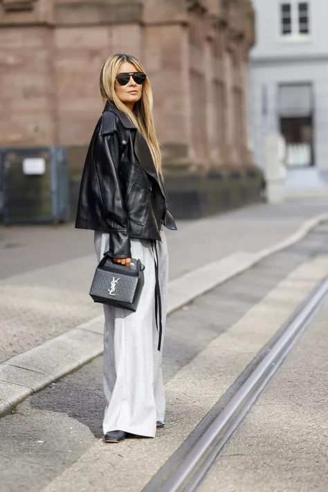 12 Ideas for How to Wear Wide-Leg Pants Hoodie And Wide Leg Pants, Wide Leg Drawstring Pants Outfit, Wide Leg Joggers Outfit Winter, Gray Wide Leg Pants Outfit, How To Wear Wide Leg Pants, Wide Leg Pants With Boots, Black Wide Leg Pants Outfit Casual, Wide Leg Trousers Outfit Casual, Wide Leg Black Pants Outfit