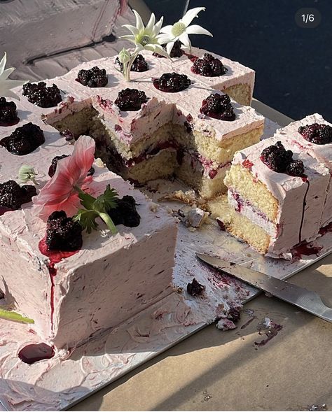 Wedding Tres Leches Cake, Copenhagen Cake, Tres Leches, Kyushu, Cute Desserts, Oui Oui, Pretty Cakes, Food Obsession, Cute Cakes