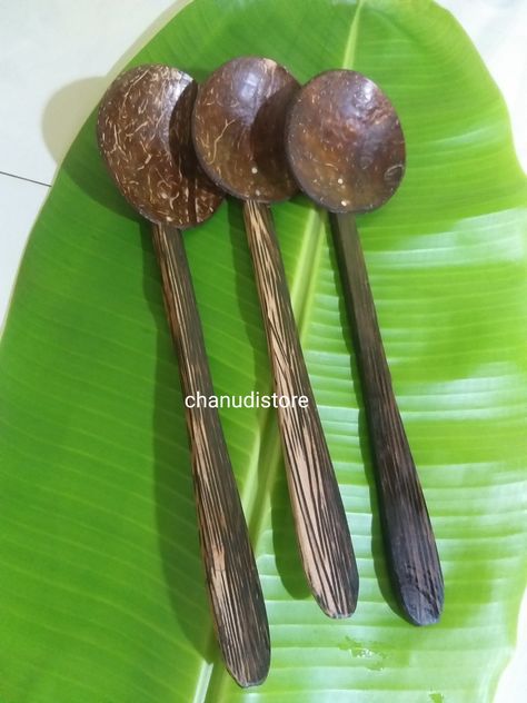 Coconut Grater, Coco Curry, Shell Spoon, Coconut Shell Crafts, Coconut Shells, Coconut Bowl, Eating Utensils, Spoon Rests, Coconut Shell