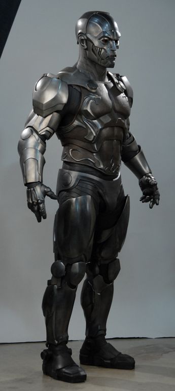 Doctor Doom's Armor Infamous Iron Man, Doom Movie, Futuristic Armor, Dr Doom, Doctor Doom, Futuristic Armour, Cosplay Armor, Marvel Vs Dc, A Robot