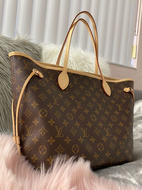 Gucci Big Bags, Louis Vuitton Neverfull Aesthetic, Luis Vitton Hand Bag, Lv Handbags Aesthetic, Louis Viouton Purse, Big Louis Vuitton Bag, Louie Vuttion Bags, Lv Bag Aesthetic, Luis Vuitton Neverfull