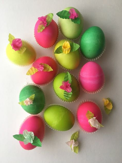 Bonbon-Eggs-3-Super-Make-It Animal Easter Eggs, Decorate Easter Eggs, Eco Friendly Easter, Cupcake Papers, Food Project, Diy Valentines Cards, Heart Sprinkles, Edible Crafts, Pen Drawings