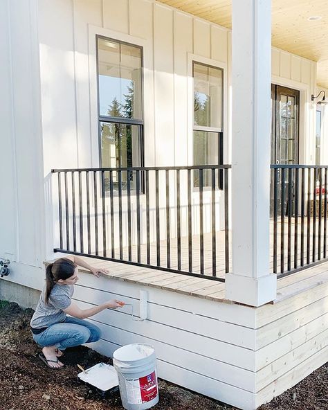 Hello gorgeous! 😍 (talking about that deck skirting, obviously!) The shiplap look/horizontal boards as deck skirting is turning out even… Farmhouse Deck, House Skirting, Deck Skirting, Porch Remodel, Front Porch Design, Porch Makeover, Farmhouse Front Porches, Porch Railing, Farmhouse Porch