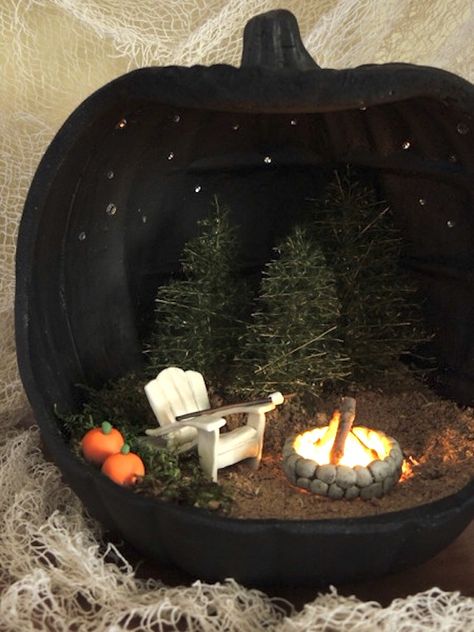 Save this for Halloween pumpkin diorama inspiration. Pumpkin Dioramas, Pumpkin Diorama, Christmas Fairy Garden, Halloween Fairy Garden, Halloween Decor Diy, Pumpkin Contest, Halloween Fairy, Diy Halloween Decor, Halloween Tattoo