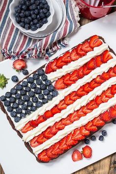 4th Of July Party Food, Fourth Of July Party Ideas, Fourth Of July Party, Usa Party, Food Decorations, American Party, Flag Cake, Patriotic Desserts, Fourth Of July Decorations