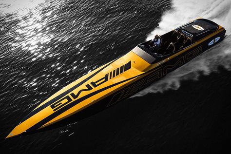 Racing on the road isn't the same as racing on the water. That didn't stop AMG from collaborating on the Cigarette Racing X Mercedes Marauder GT S Boat. Inspired by the AMG GT S road car, this 50-foot vessel boasts... Offshore Boats, Fast Boats, Speed Boat, World Water, Cool Boats, Boats Luxury, Boat Race, Yacht Boat, Yacht Design