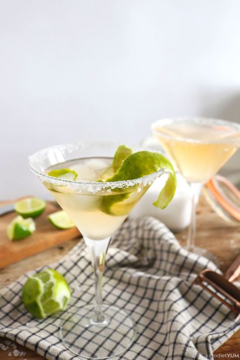 Keto Classic Margarita - Keto Diet Yum Carbs In Alcohol, Atkins Diet Recipes Phase 1, Classic Margarita Recipe, Margarita Ingredients, Low Carb Cocktails, Liquor Recipes, Atkins Diet Recipes, Keto Cocktails, Desserts Ideas