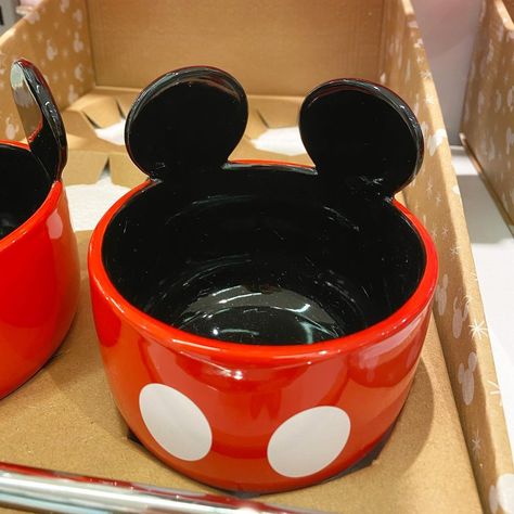 Disney Deals UK on Instagram: “🥣NEW🥣 Mickey Mouse ceramic bowl is £5 from @primark #disney #disneyuk #disneydeals #disneydealsuk #primark #disneyprimark #primarkdisney…” Disney Deals, New Mickey Mouse, Diy Keychain, Ceramic Bowl, Ceramic Bowls, Dog Bowls, Sake, Coffee Cups, Bowl