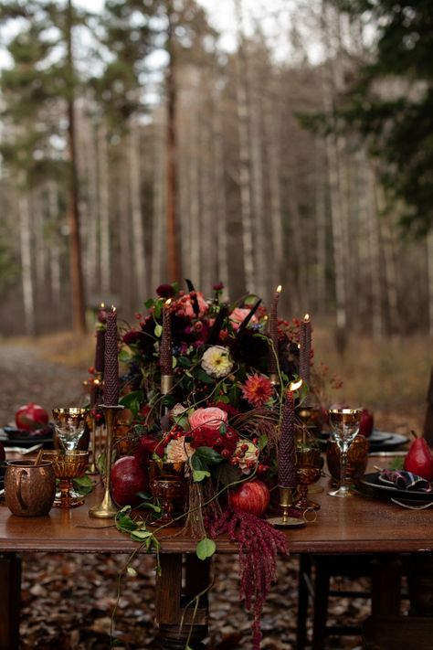 Magical Woodsy Wedding Inspiration - West Coast Weddings Fall Wedding Aesthetic, Pomegranate Wedding, Wedding Decor Trends, Fall Ceremony, Outdoor Table Decor, West Coast Wedding, Woodsy Wedding, Romantic Bouquet, Dark Wedding