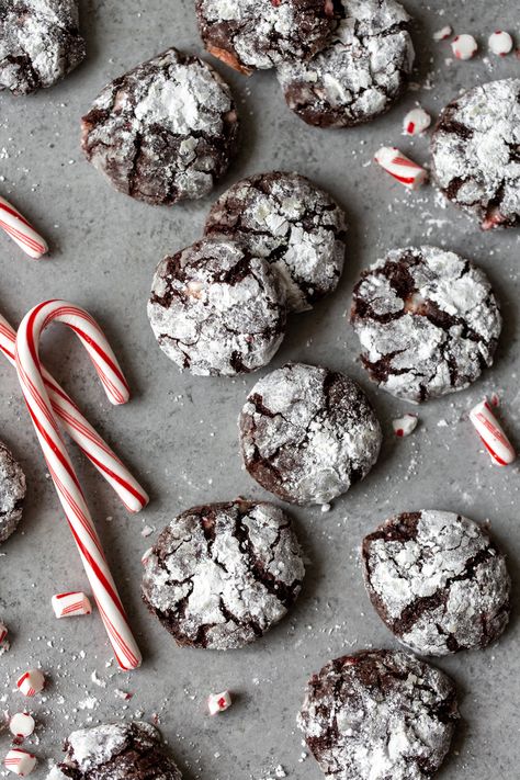 Chocolate Peppermint Crinkle Cookies - Cooking with Cocktail Rings Peppermint Crinkle Cookies Recipe, Chocolate Crinkle Cookie Recipe, Chocolate Peppermint Crinkle Cookies, Peppermint Crinkle Cookies, Chocolate Crinkle Cookie, Chocolate Crinkle Cookies Recipe, Cooking Games For Kids, Crinkle Cookies Recipe, Chocolate Crinkle