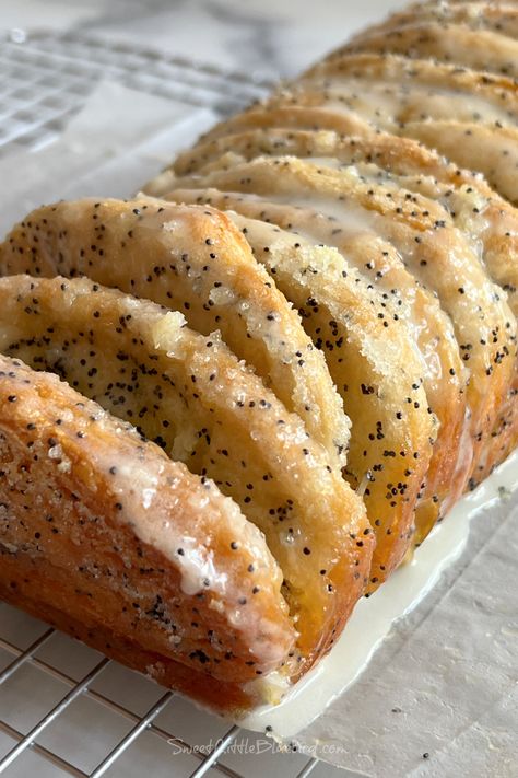 Easy Pull Apart Bread Recipes, Sweet Breakfast Bread Recipes, Pull Apart Bread Dessert, Lemon Poppyseed Pull Apart Bread, Pull Apart Bread Sweet, Thanksgiving Dessert Bread, Loaf Recipes Dessert, Summer Bread Recipes, Sweet Loaf Bread